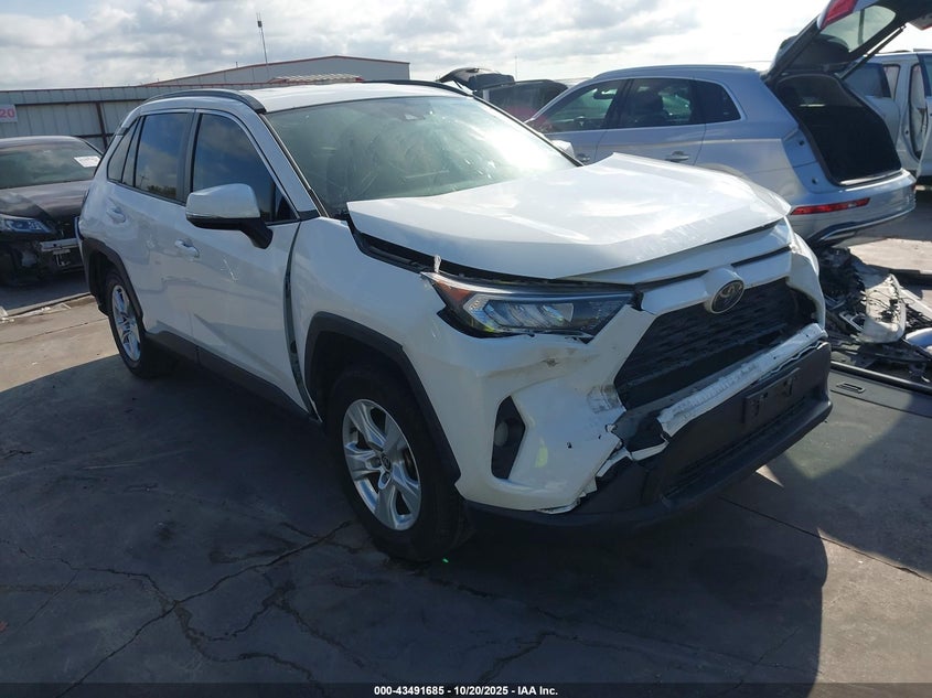2020 TOYOTA RAV4 XLE - JTMW1RFV5LD054650