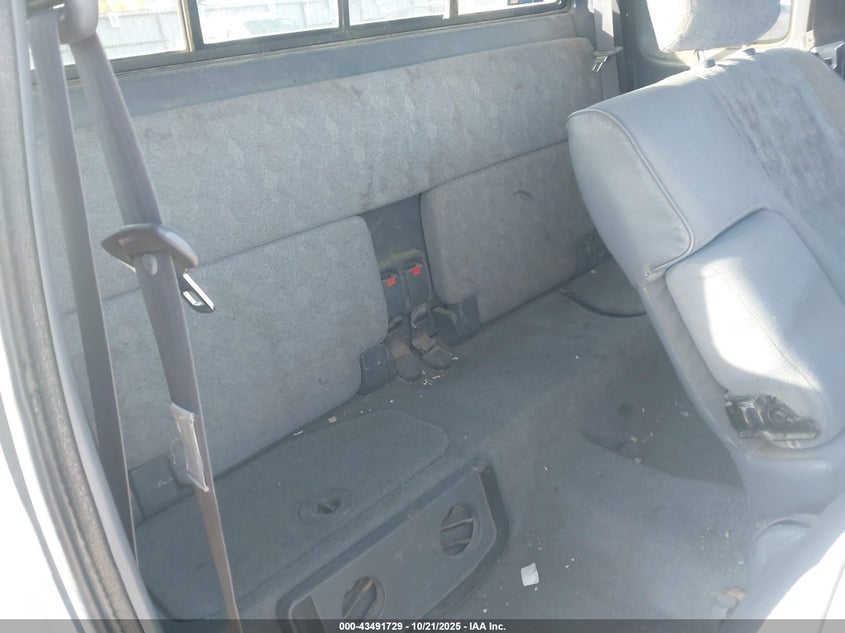 4TAVL52N7YZ622312 2000 TOYOTA TACOMA photo no. 8