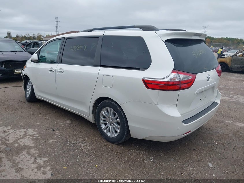 VIN 5TDYZ3DCXHS894645 2017 TOYOTA SIENNA XLE 8 PASSENGER