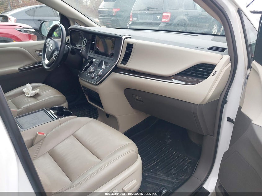 VIN 5TDYZ3DCXHS894645 2017 TOYOTA SIENNA XLE 8 PASSENGER