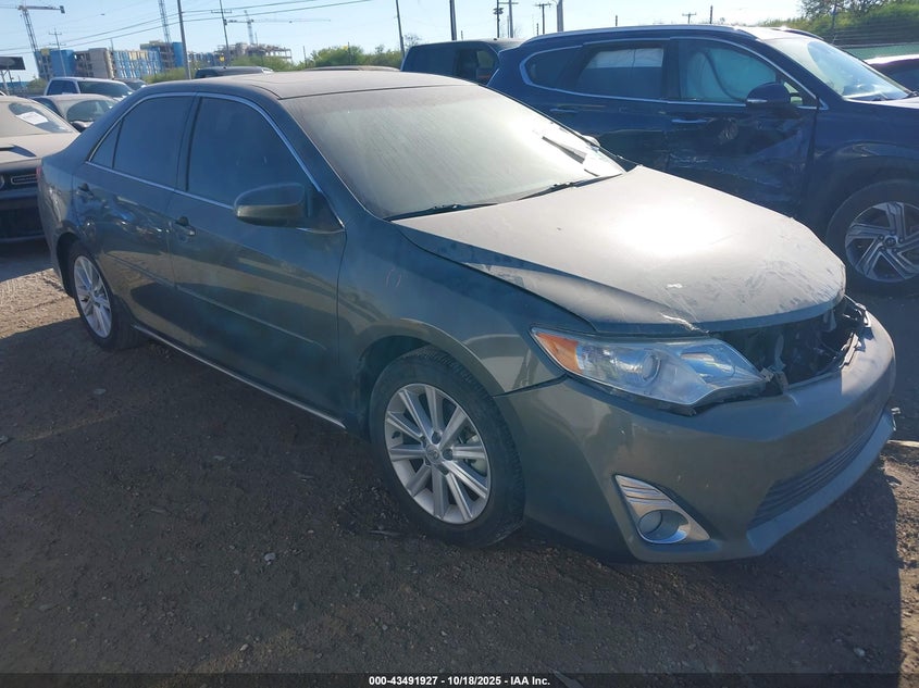 TOYOTA CAMRY HYBRID XLE