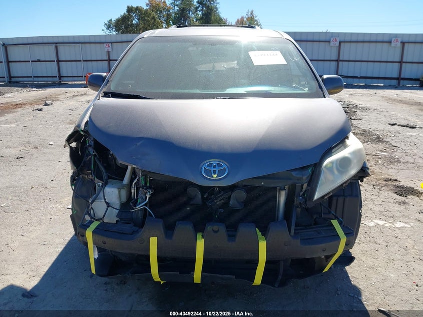 2016 TOYOTA SIENNA XLE PREMIUM 8 PASSENGER 5TDYK3DC8GS734055