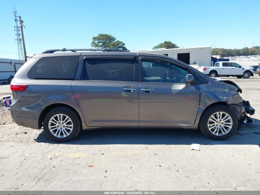 2016 TOYOTA SIENNA XLE PREMIUM 8 PASSENGER 5TDYK3DC8GS734055