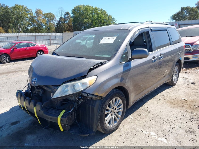 2016 TOYOTA SIENNA XLE PREMIUM 8 PASSENGER 5TDYK3DC8GS734055