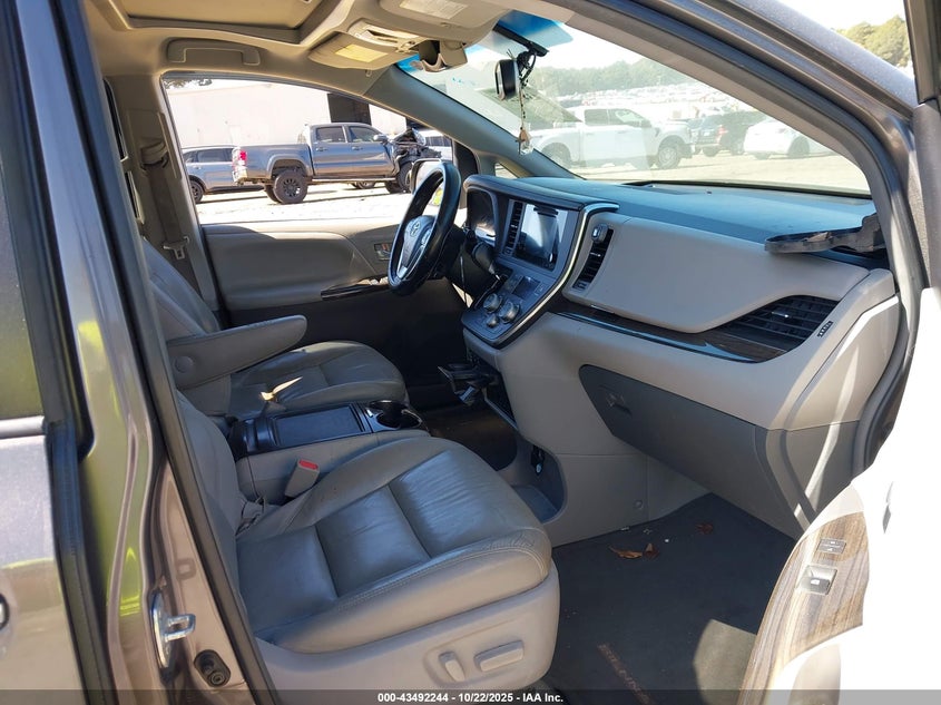 2016 TOYOTA SIENNA XLE PREMIUM 8 PASSENGER 5TDYK3DC8GS734055