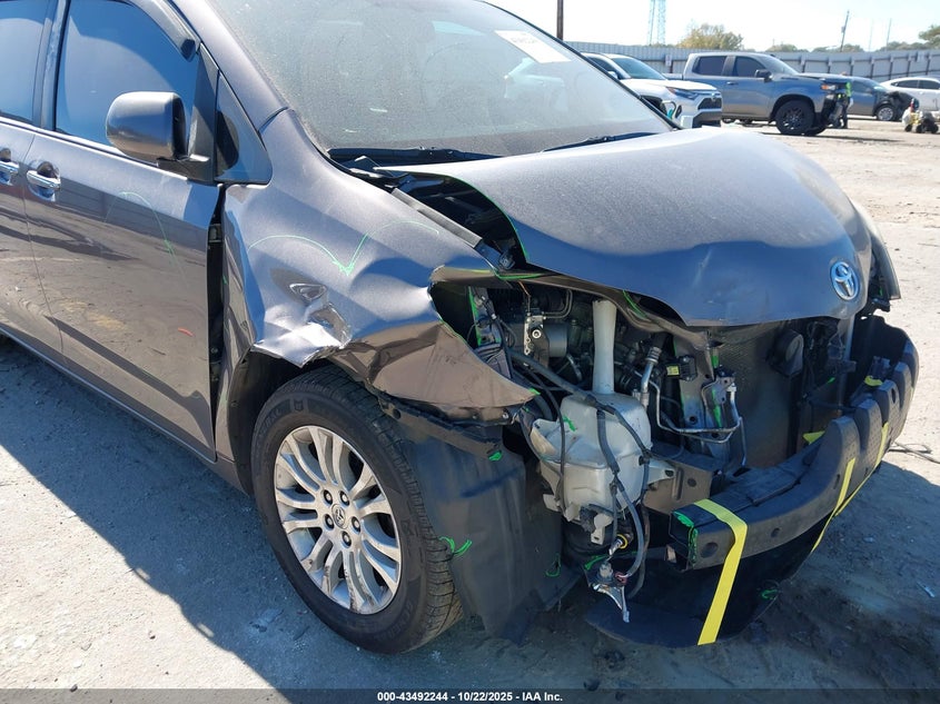 2016 TOYOTA SIENNA XLE PREMIUM 8 PASSENGER 5TDYK3DC8GS734055