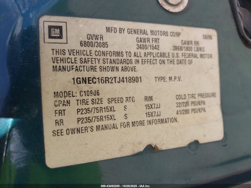 1996 Chevrolet Suburban C1500 VIN: 1GNEC16R2TJ418901 Lot: 43492309