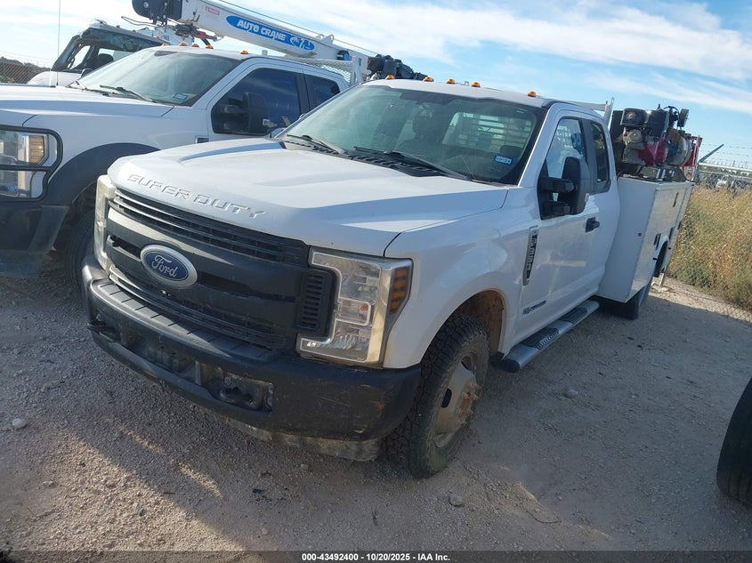 1FD8X3GT3KEC15244 2019 FORD F350 photo no. 2