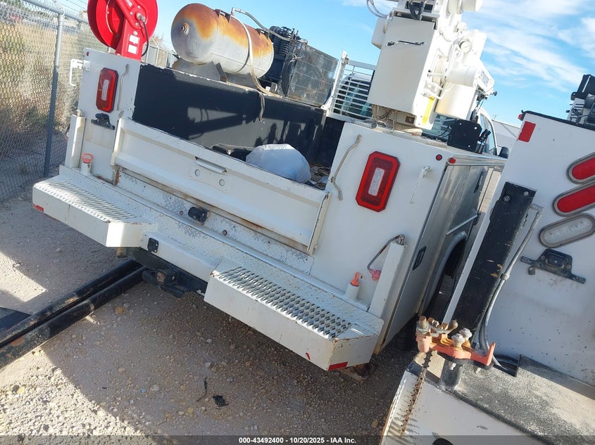 1FD8X3GT3KEC15244 2019 FORD F350 photo no. 4