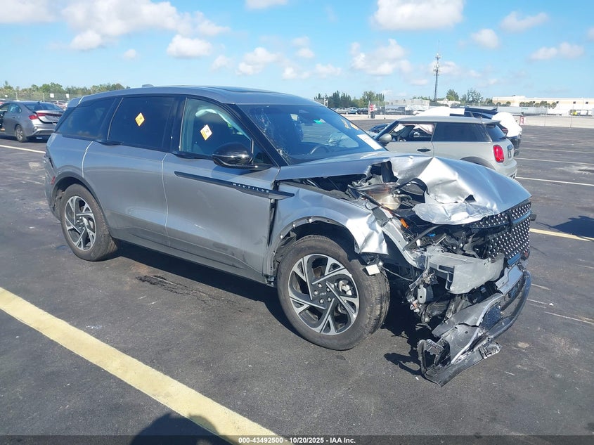 LINCOLN NAUTILUS PREMIERE