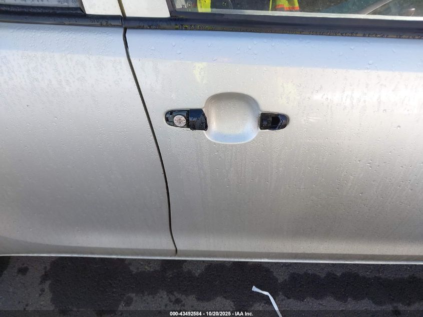 2003 Toyota Matrix Standard VIN: 2T1KR32E33C112861 Lot: 43492584