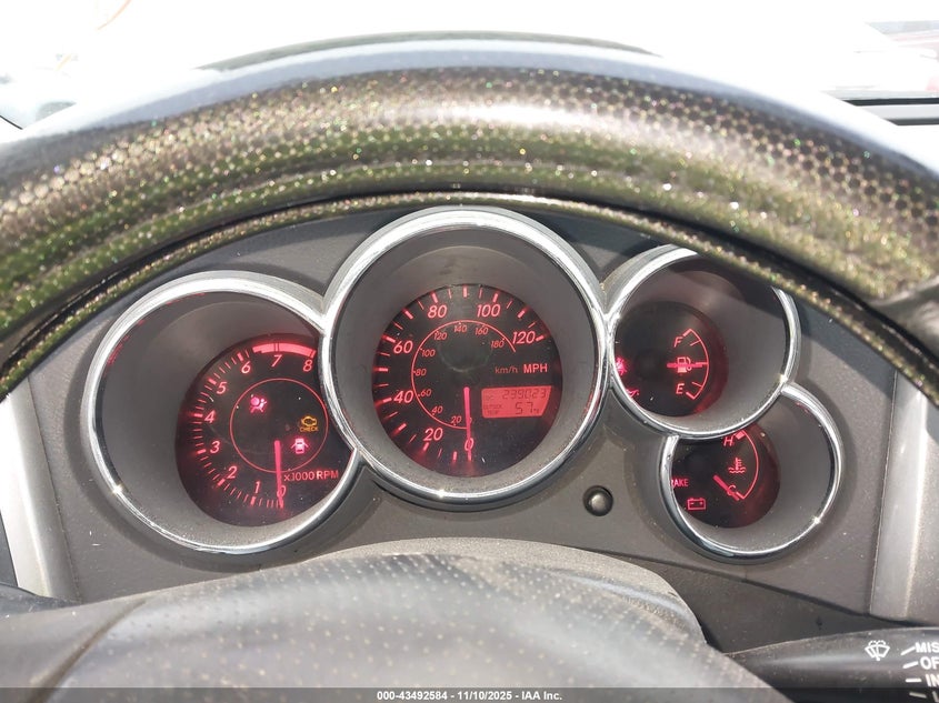 2003 Toyota Matrix Standard VIN: 2T1KR32E33C112861 Lot: 43492584