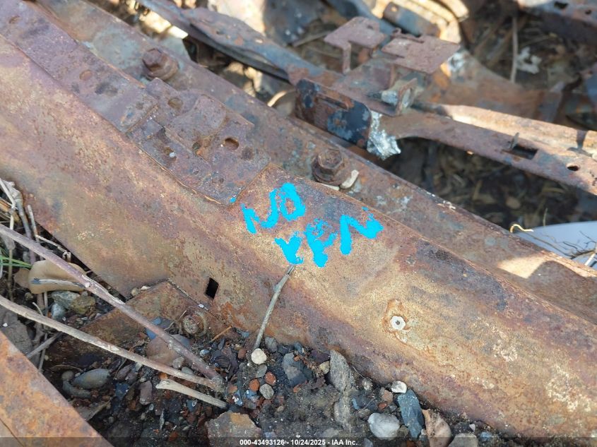 2002 Cadillac Escalade Standard VIN: 1GYEK63N22R189995 Lot: 43493126