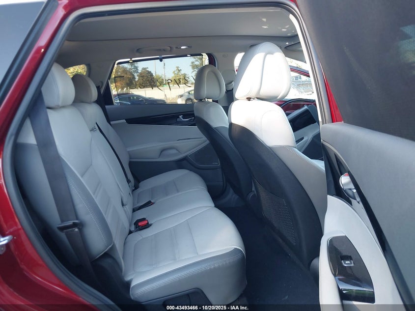 5XYPK4A57GG118464 2016 KIA SORENTO photo no. 8