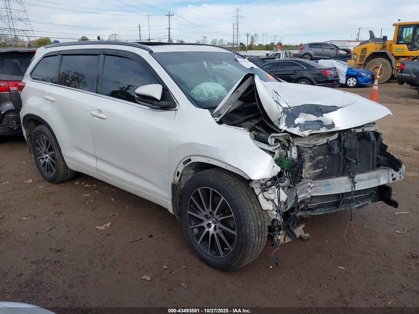 TOYOTA HIGHLANDER SE