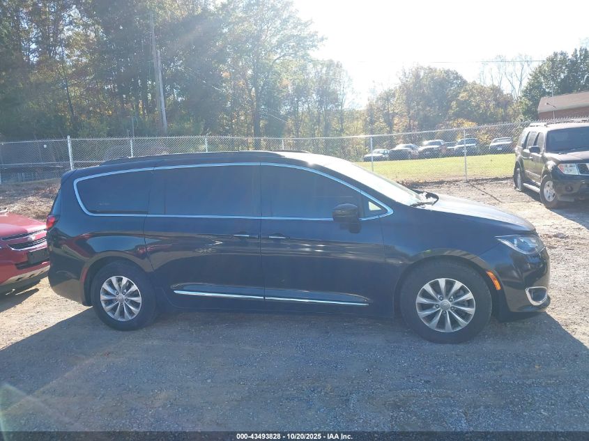 2017 Chrysler Pacifica Touring-L VIN: 2C4RC1BGXHR835894 Lot: 43493828