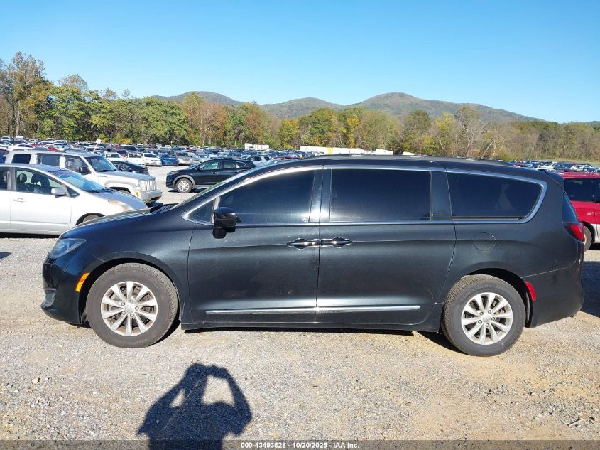 2017 Chrysler Pacifica Touring-L VIN: 2C4RC1BGXHR835894 Lot: 43493828