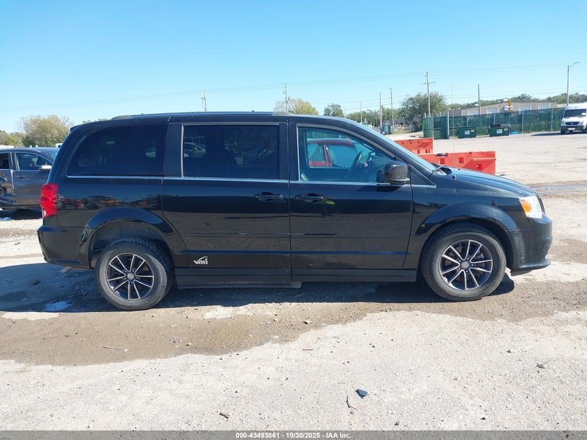 2017 Dodge Grand Caravan Sxt VIN: 2C4RDGCGXHR774352 Lot: 43493861