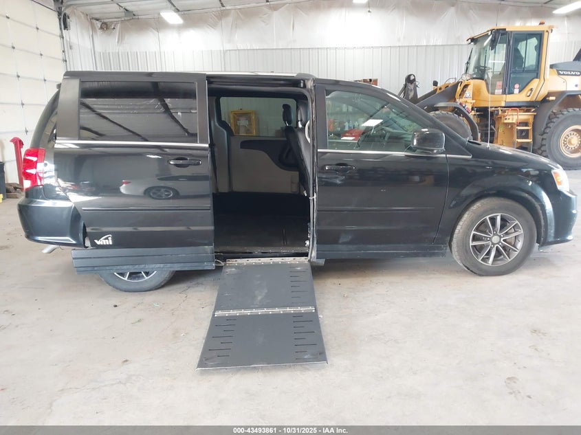 2017 Dodge Grand Caravan Sxt VIN: 2C4RDGCGXHR774352 Lot: 43493861