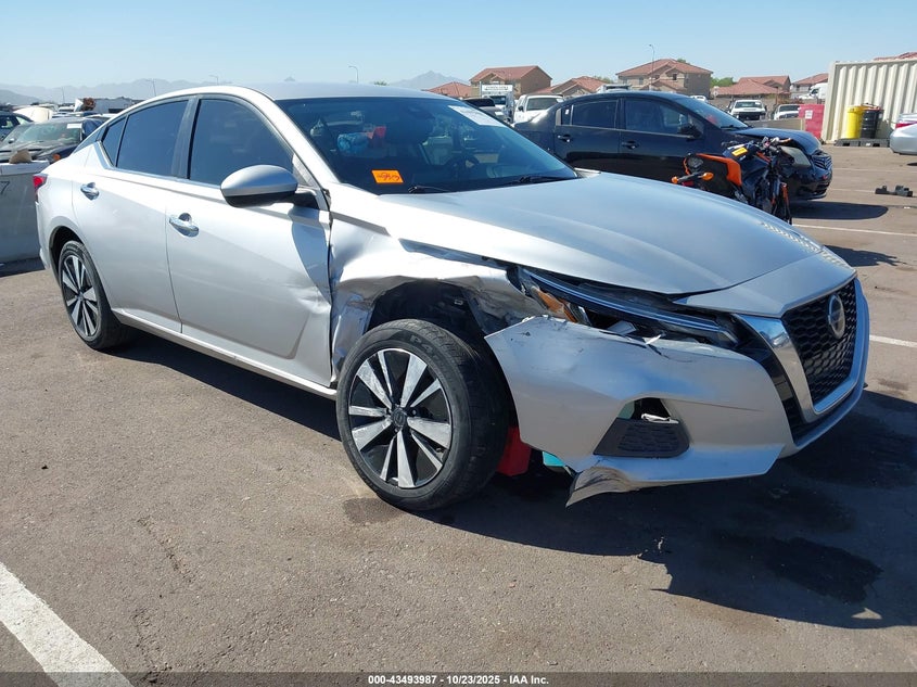 NISSAN ALTIMA SV FWD