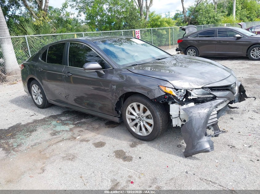 2018 TOYOTA CAMRY LE - 4T1B11HKXJU544559
