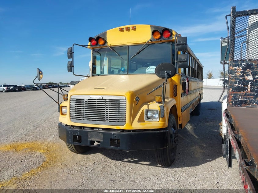 4UZAAXAK72CJ78575 2002 Freightliner Chassis Fs65 photo 1