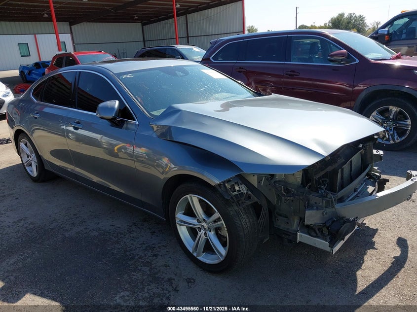 VOLVO S90 T5 MOMENTUM