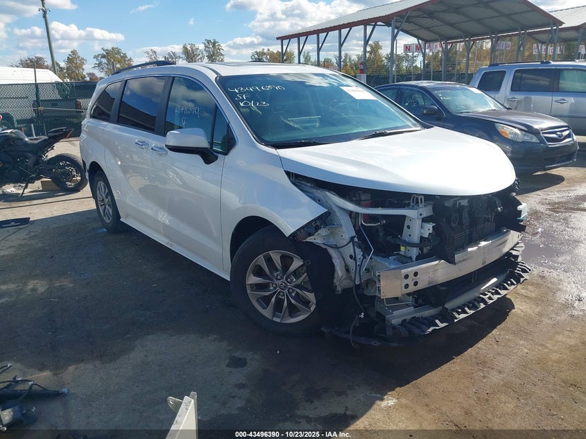 2022 TOYOTA SIENNA XLE - 5TDJRKEC4NS115584
