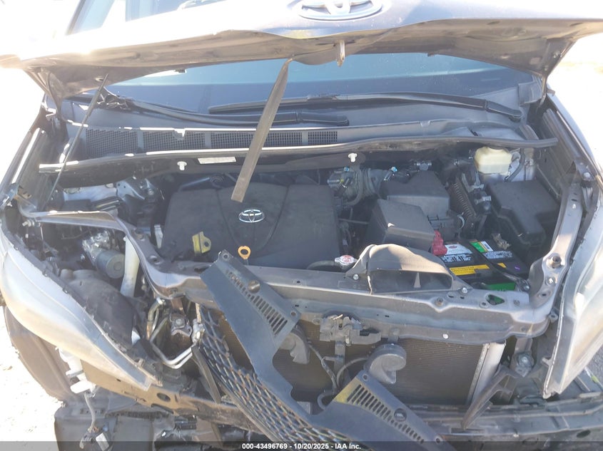 2017 TOYOTA SIENNA SE 8 PASSENGER 5TDXZ3DC1HS857060