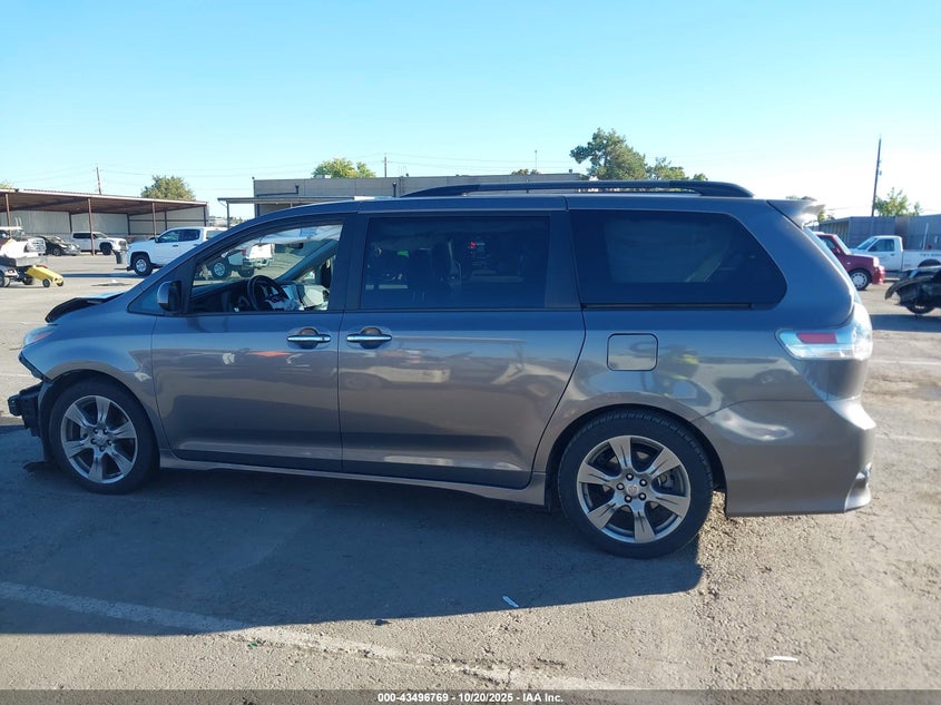 2017 TOYOTA SIENNA SE 8 PASSENGER 5TDXZ3DC1HS857060