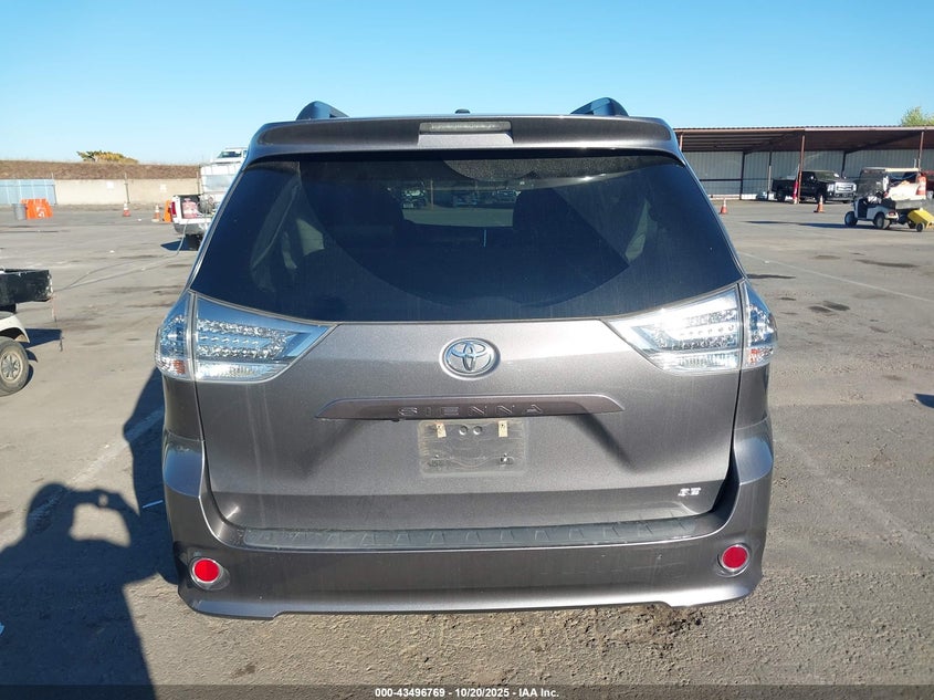 2017 TOYOTA SIENNA SE 8 PASSENGER 5TDXZ3DC1HS857060