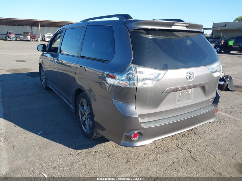 2017 TOYOTA SIENNA SE 8 PASSENGER 5TDXZ3DC1HS857060