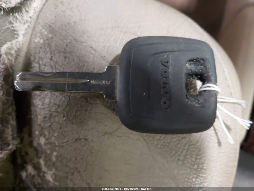 2000 Volvo V70 Xc/Xc Se VIN: YV1LZ56D7Y2720903 Lot: 43497001