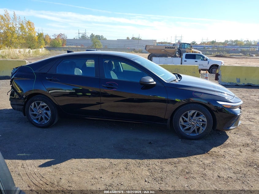 2024 HYUNDAI ELANTRA SEL KMHLM4DG8RU775261