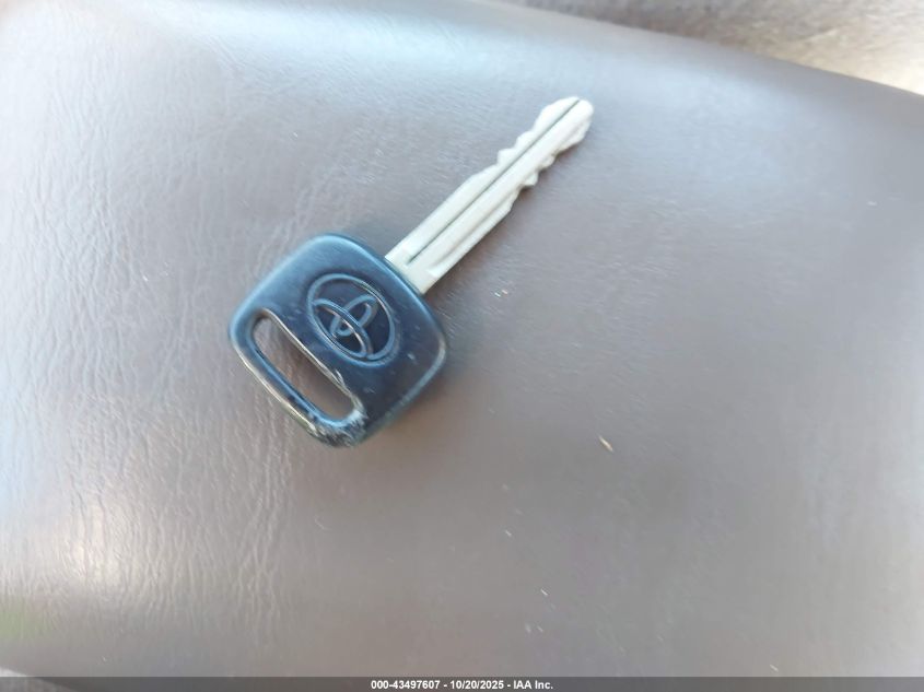 2000 Toyota Camry Le VIN: 4T1BG22K9YU012842 Lot: 43497607