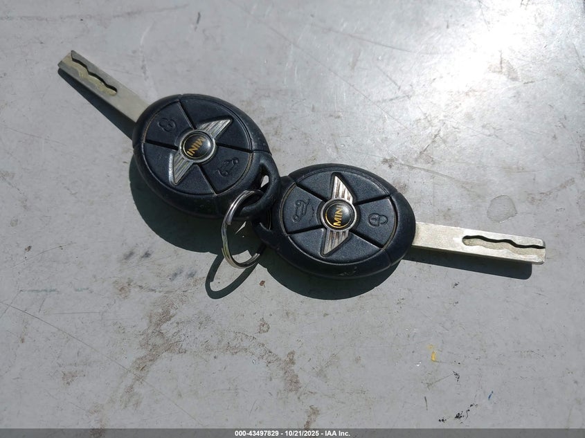 2005 Mini Cooper S VIN: WMWRE33435TD97850 Lot: 43497829