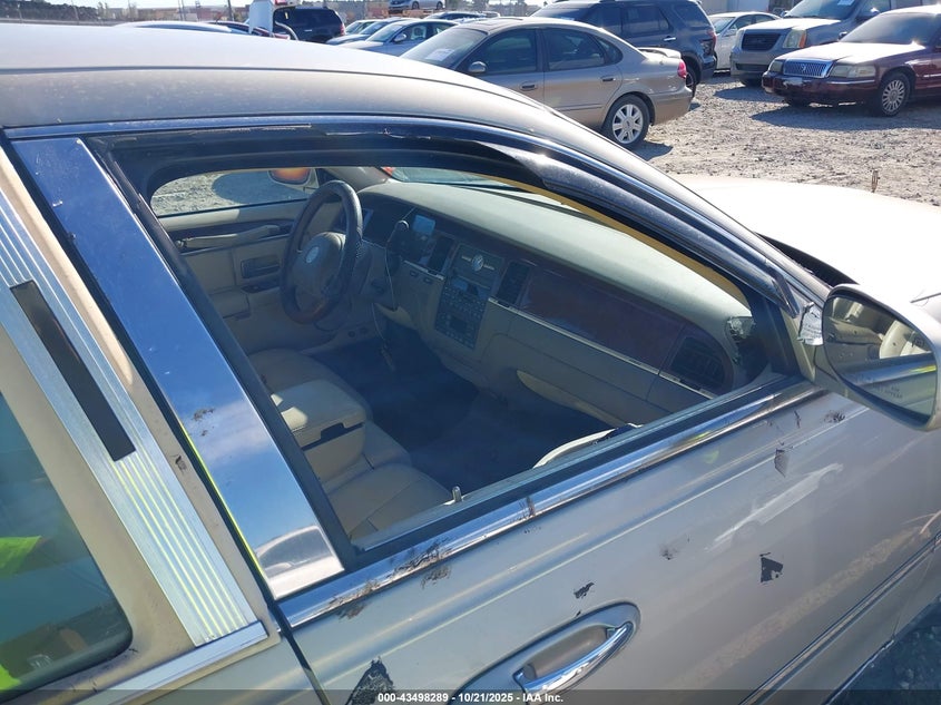 2004 Lincoln Town Car Signature VIN: 1LNHM81W54Y627482 Lot: 43498289