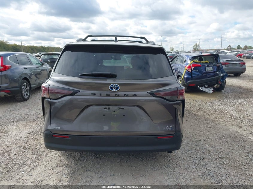 2024 TOYOTA SIENNA XLE 5TDYSKFC5RS126701