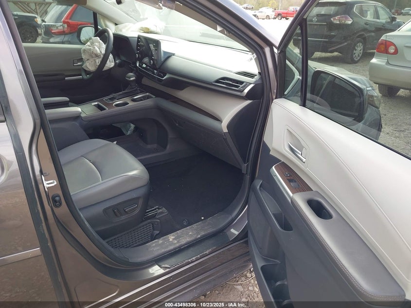2024 TOYOTA SIENNA XLE 5TDYSKFC5RS126701