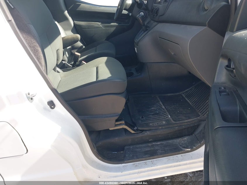 2016 NISSAN NV200 auction photo 5