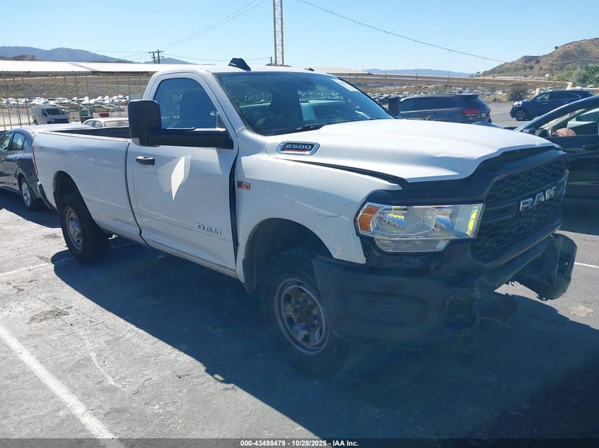 RAM 2500 TRADESMAN 4X2 8 BOX