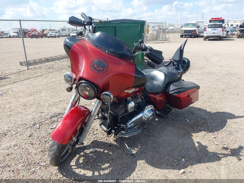 1HD1KB410AB617576 2010 HARLEY-DAVIDSON STREET GLIDE photo no. 2