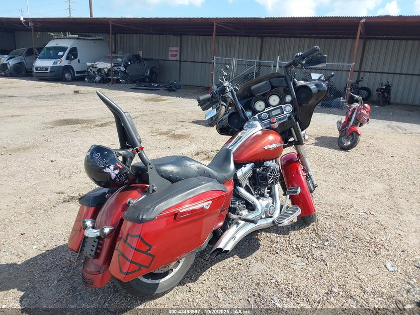 1HD1KB410AB617576 2010 HARLEY-DAVIDSON STREET GLIDE photo no. 4