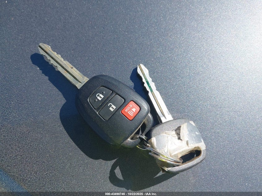 2013 TOYOTA RAV4 XLE 2T3WFREV2DW016543