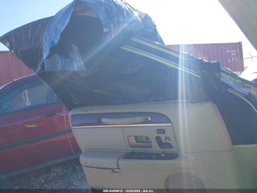 2003 Lincoln Town Car Signature VIN: 1LNHM82W43Y617040 Lot: 43498818