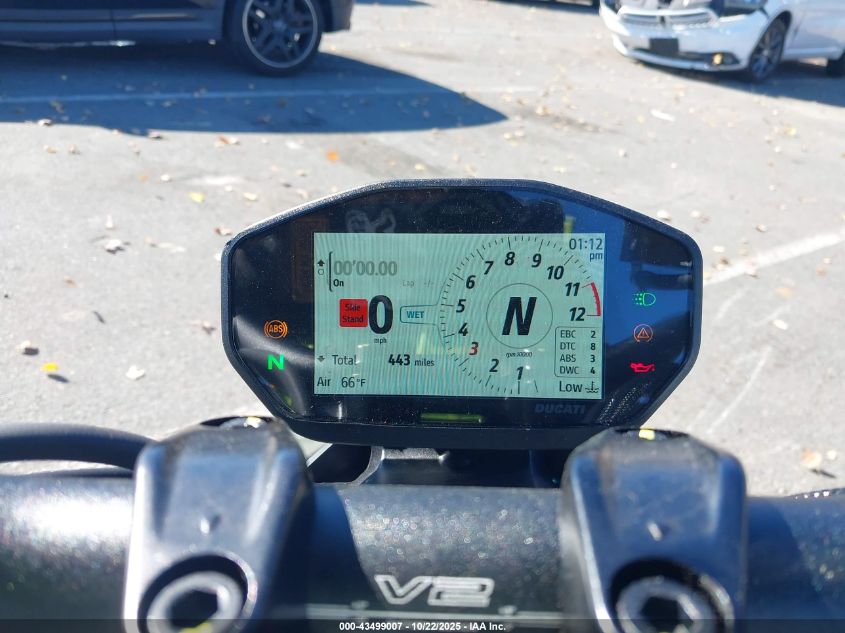 2025 Ducati Streetfighter V2 VIN: ZDMFAKYW2SB008902 Lot: 43499007