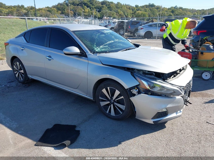 NISSAN ALTIMA SV FWD