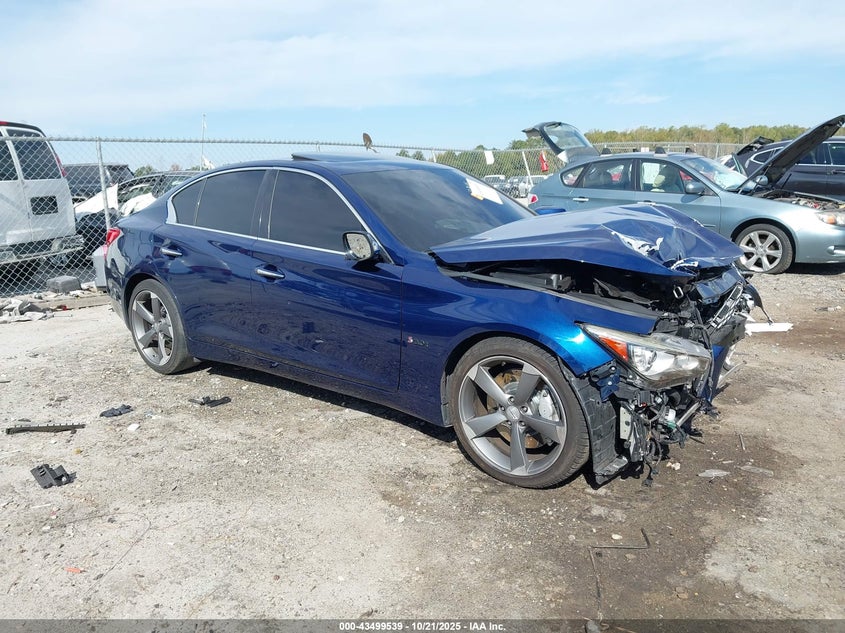 INFINITI Q50 3.0T RED SPORT 400