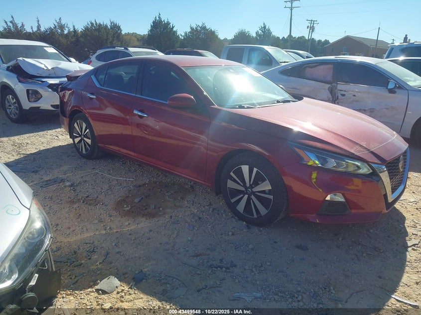 NISSAN ALTIMA SV FWD