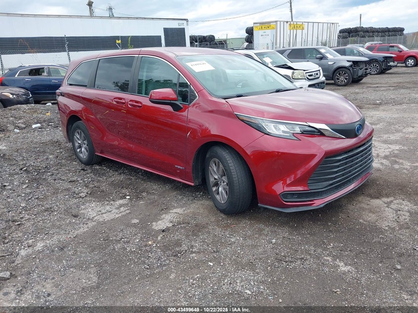 2021 TOYOTA SIENNA LE - 5TDKRKEC5MS007767